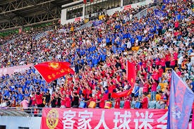 中超英勇表现与国足伤退频发的背后真相